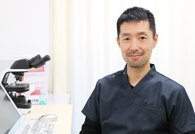 院長　春山 護人(日本皮膚科学会認定皮膚科専門医)